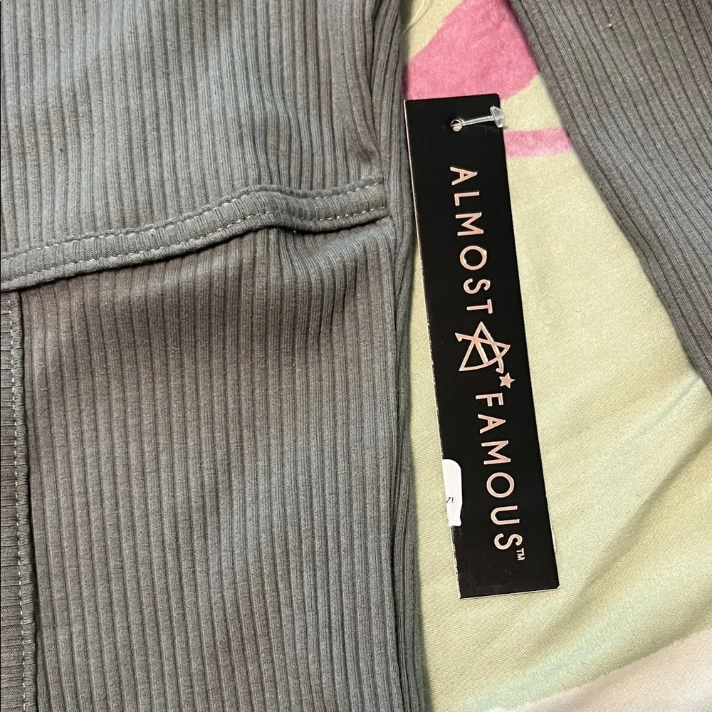 Almost Famous Ribbed long sleeved top New - Picture 4 of 5